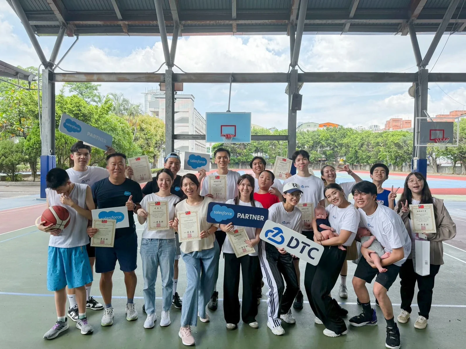 DTC_相關文章_以公益實踐共融願景，DTC 與 Salesforce Taiwan 參與自閉症孩童籃球體驗營
